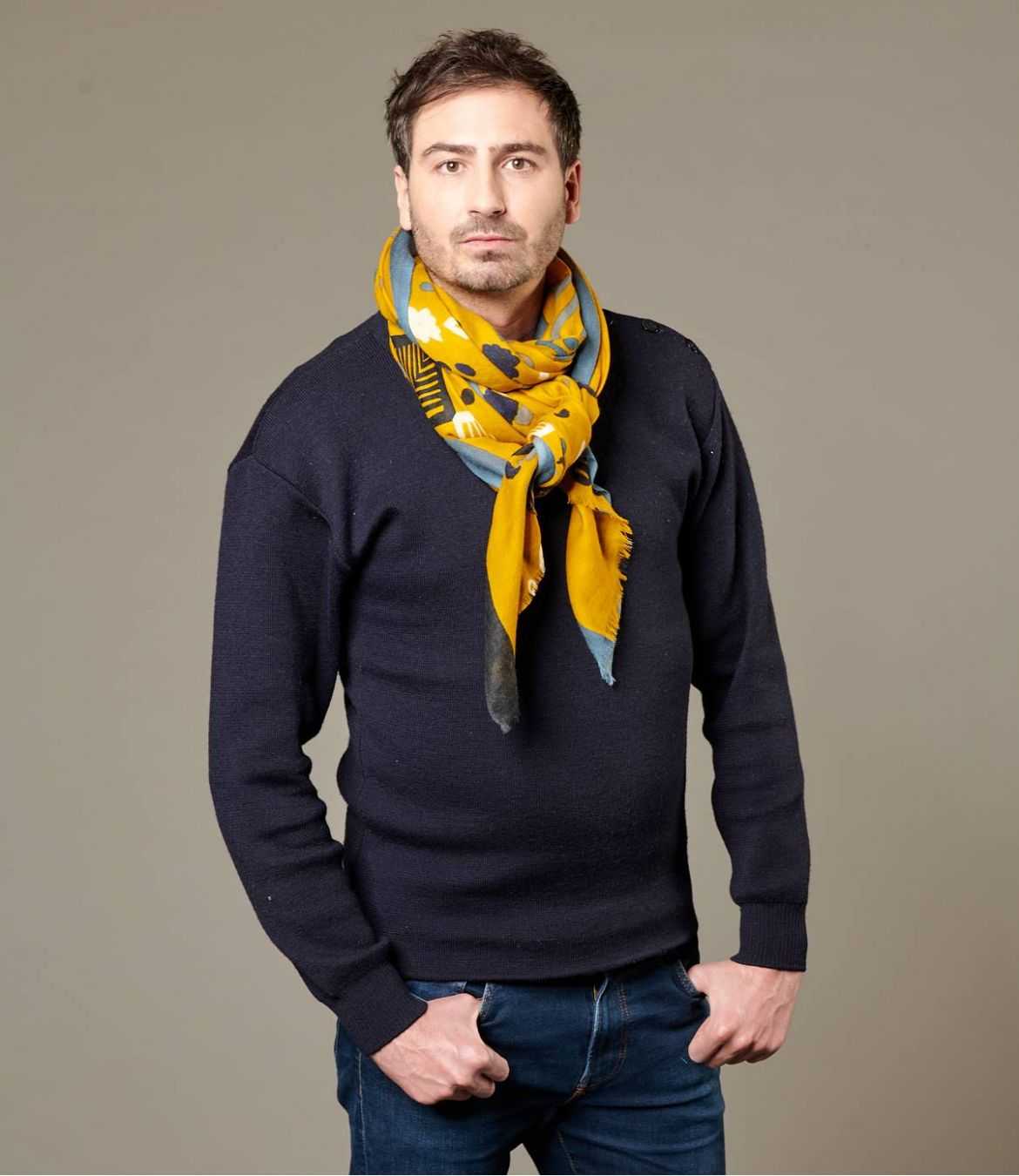 https://www.storiatipic.com/12655-large_default/hugo-foulard-en-laine-pour-homme-80-x-200-cm.jpg